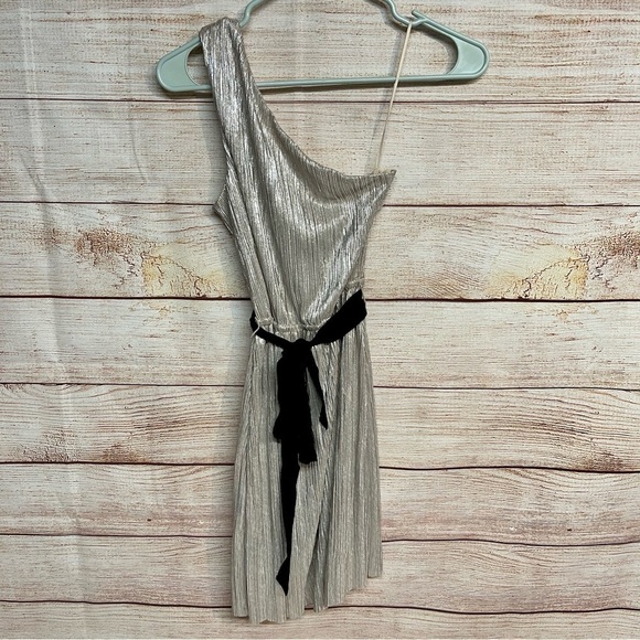 One Shoulder Shimmer Dress - Picture 2 of 7